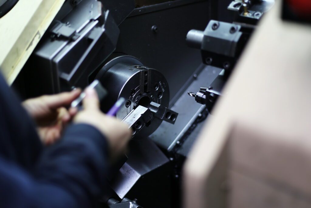 Uzbrojenie maszyny CNC - automatu tokarskiego